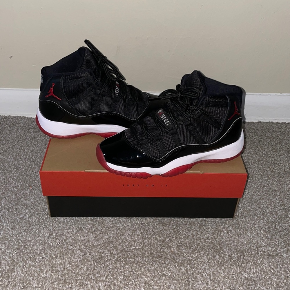 2019 Jordan Bred 11 - Picture 1 of 4
